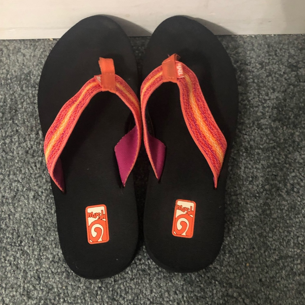 Teva size 6